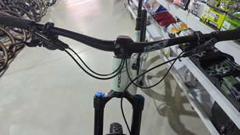 Used Focus JAM 6.9 2024 Mountainbike, Light Gray — image 4 of 8