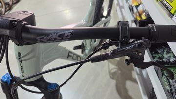 Used Focus JAM 6.9 2024 Mountainbike, Light Gray — image 3 of 8