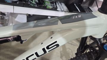 Used Focus JAM 6.9 2024 Mountainbike, Light Gray — image 8 of 8