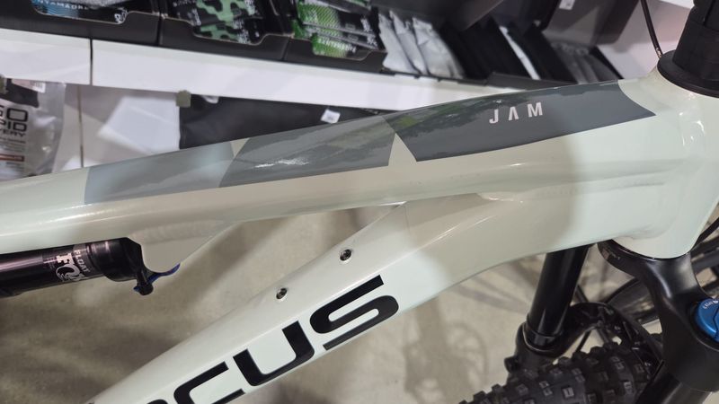 Used Focus JAM 6.9 2024 Mountainbike, Light Gray — image 8 of 8