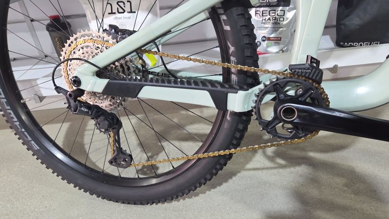 Used Focus JAM 6.9 2024 Mountainbike, Light Gray — image 5 of 8