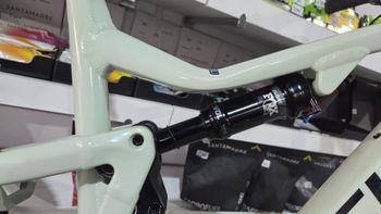 Used Focus JAM 6.9 2024 Mountainbike, Light Gray — image 7 of 8