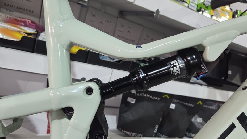 Used Focus JAM 6.9 2024 Mountainbike, Light Gray — image 7 of 8