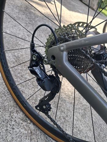 Used Trek Domane SL 5 Gen 3 2023 2023 Road & Gravel, Black — image 5 of 11
