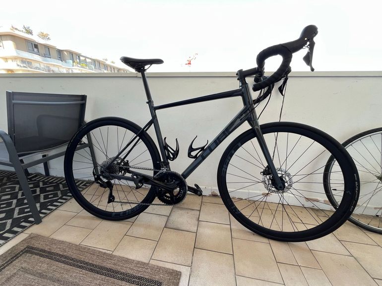 Gebrauchtes CUBE ATTAIN SL 2022 2022 Road & Gravel, Hellgrau — Bild 1 von 11