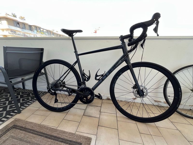 Used CUBE ATTAIN SL 2022 2022 Road & Gravel, Light Gray — image 1 of 11