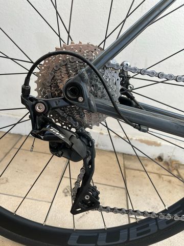 Used CUBE ATTAIN SL 2022 2022 Road & Gravel, Light Gray — image 3 of 11