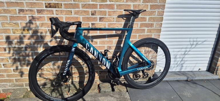 Käytetty Canyon Aeroad CFR Di2 2026 2026 Road & Gravel — kuva 2 / 5