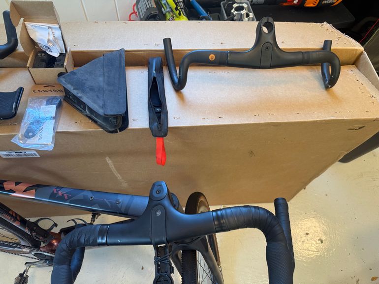 Used Canyon Grail CFR LTD 2024 2024 Road & Gravel, Black — image 4 of 9