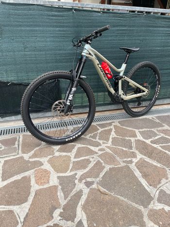 Used Lapierre Zesty AM CF 6.9 2021 2021 Mountainbike, White, 29 — image 2 of 6
