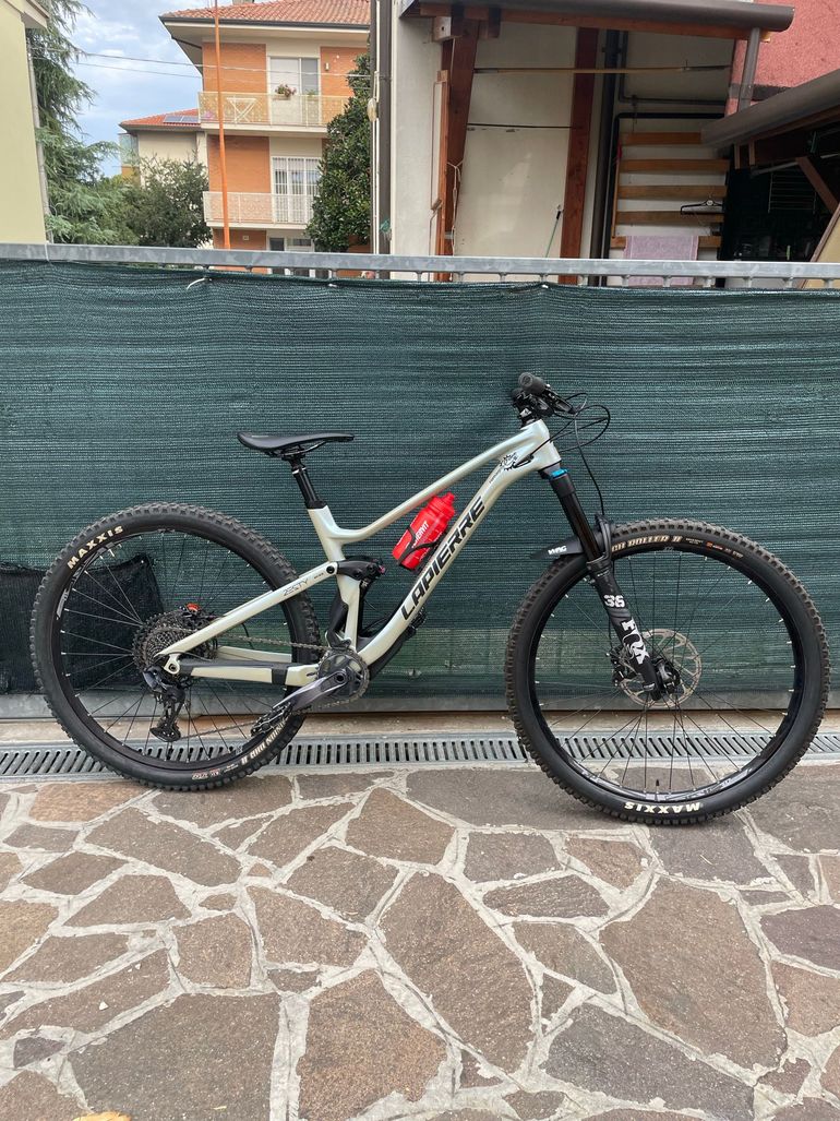 Used Lapierre Zesty AM CF 6.9 2021 2021 Mountainbike, White, 29 — image 1 of 6