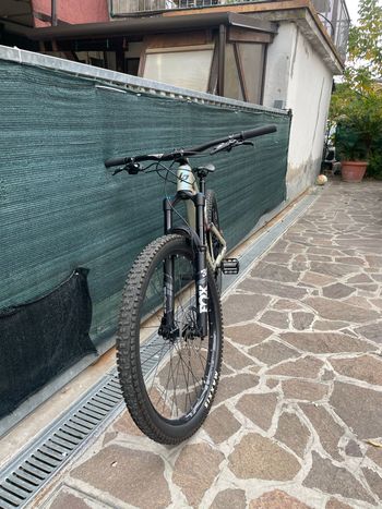 Used Lapierre Zesty AM CF 6.9 2021 2021 Mountainbike, White, 29 — image 4 of 6
