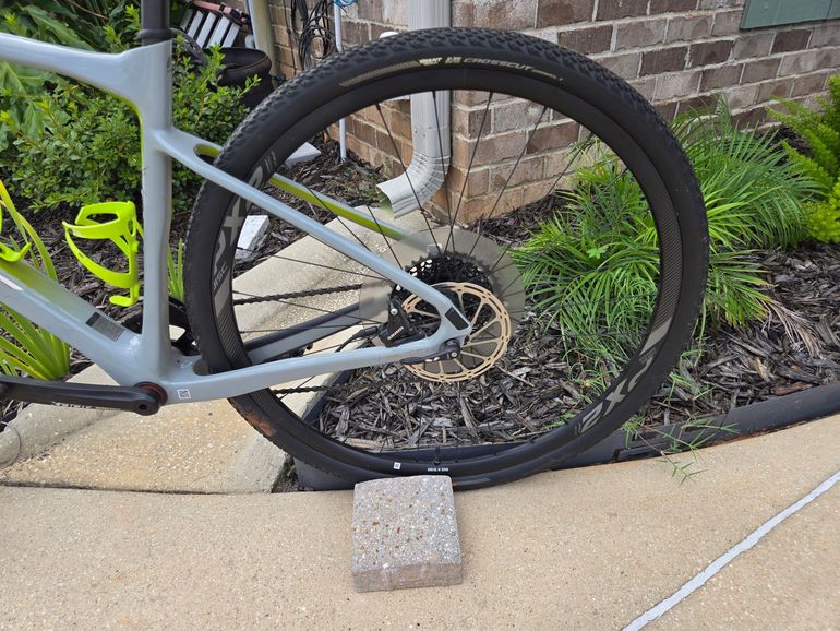 Used Giant Revolt SRAM Apex 2021 Road & Gravel, Light Gray — image 3 of 8