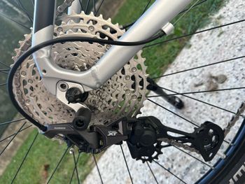 Used Whistle Patwin Shimano Deore XT 2025 Mountainbike, Light Gray — image 6 of 8