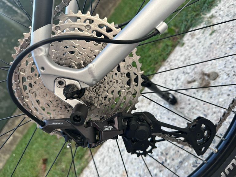 Used Whistle Patwin Shimano Deore XT 2025 Mountainbike, Light Gray — image 6 of 8