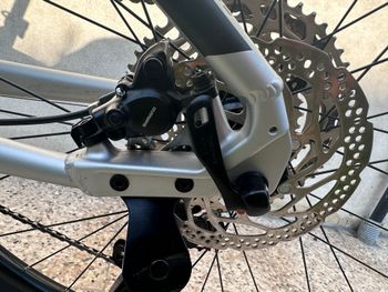 Used Whistle Patwin Shimano Deore XT 2025 Mountainbike, Light Gray — image 8 of 8
