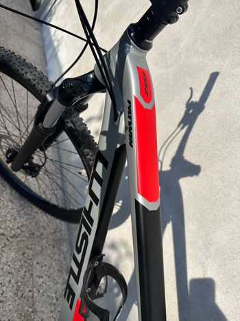 Used Whistle Patwin Shimano Deore XT 2025 Mountainbike, Light Gray — image 3 of 8