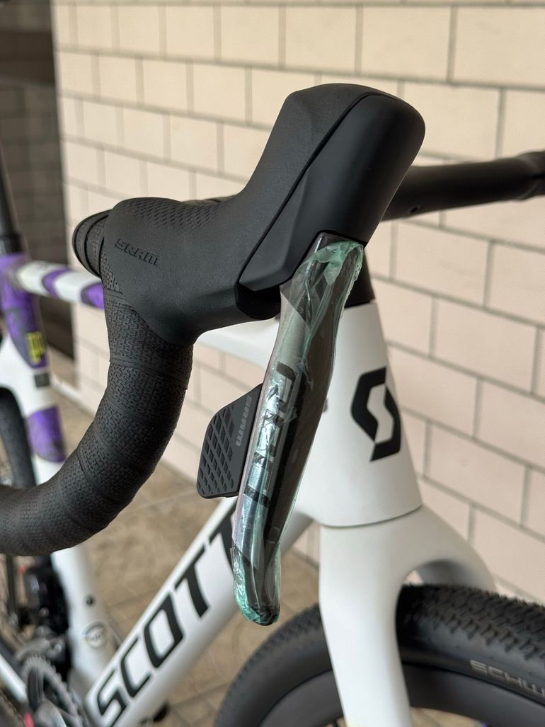 Used Scott Addict Gravel RC 2024 2024 Road & Gravel, Purple — image 4 of 11