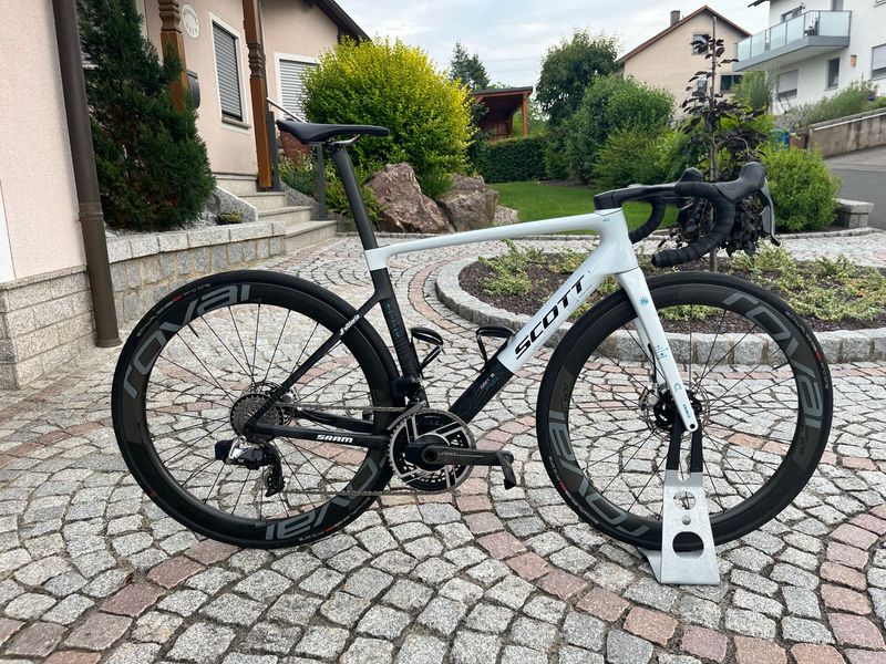 Scott Addict RC SRAM Red eTap AXS 2025 Road & Gravel d'occasion — image 1 sur 9