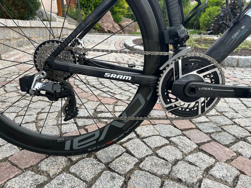 Scott Addict RC SRAM Red eTap AXS 2025 Road & Gravel d'occasion — image 2 sur 9