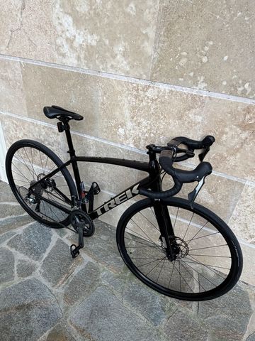 Trek Domane AL 4 Disc 2023 2023 Road & Gravel usato, Nero — immagine 9 di 10