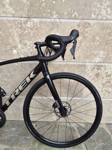 Trek Domane AL 4 Disc 2023 2023 Road & Gravel usato, Nero — immagine 8 di 10