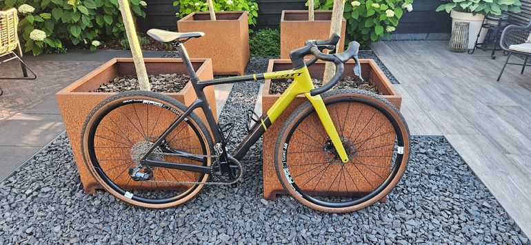 Used Scott Addict SRAM Rival 2023 Road & Gravel, Green — image 1 of 6
