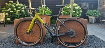Used Scott Addict SRAM Rival 2023 Road & Gravel, Green — image 2 of 6