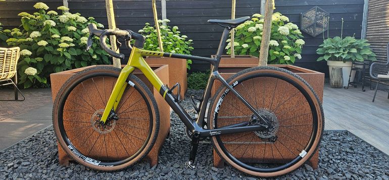 Used Scott Addict SRAM Rival 2023 Road & Gravel, Green — image 2 of 6