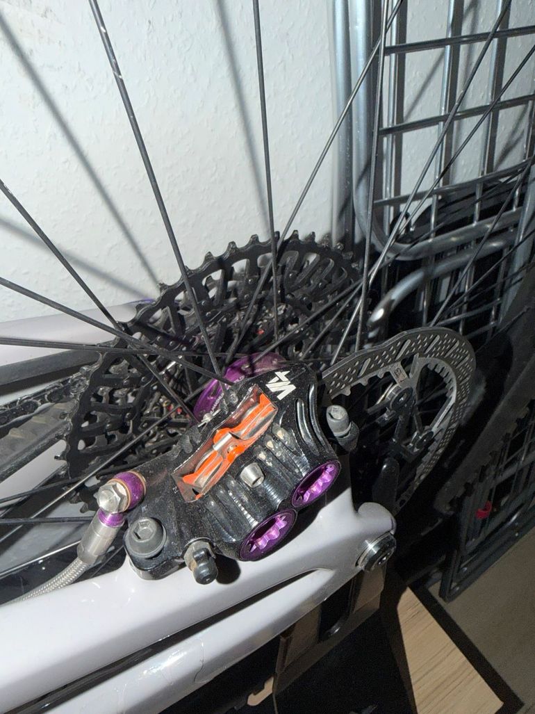 Used Santa Cruz Nomad 6 C Custom XL Enduro 2023 Mountainbike, Light Gray — image 6 of 7