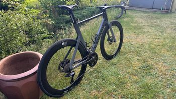 Tweedehands Canyon Aeroad CF SLX 8 Di2 2024 2024 Road & Gravel — afbeelding 3 van 4