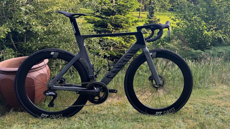 Tweedehands Canyon Aeroad CF SLX 8 Di2 2024 2024 Road & Gravel — afbeelding 1 van 4