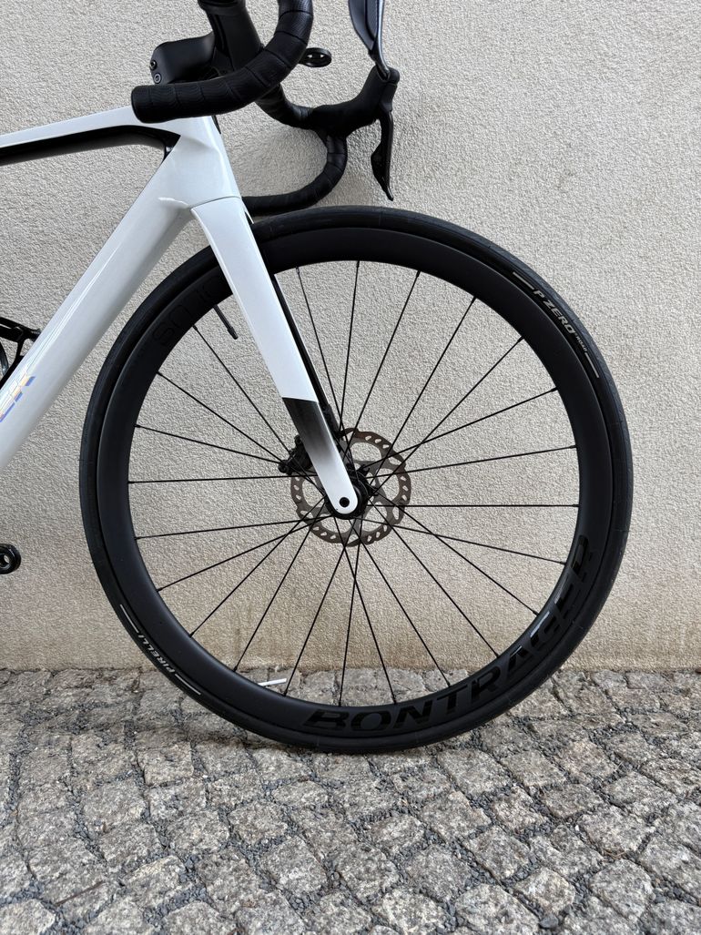 Used Trek Madone SL 6 Gen 8 2025 2025 Road & Gravel, White — image 8 of 26
