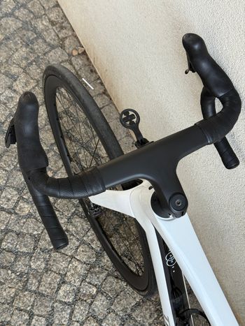 Used Trek Madone SL 6 Gen 8 2025 2025 Road & Gravel, White — image 2 of 26