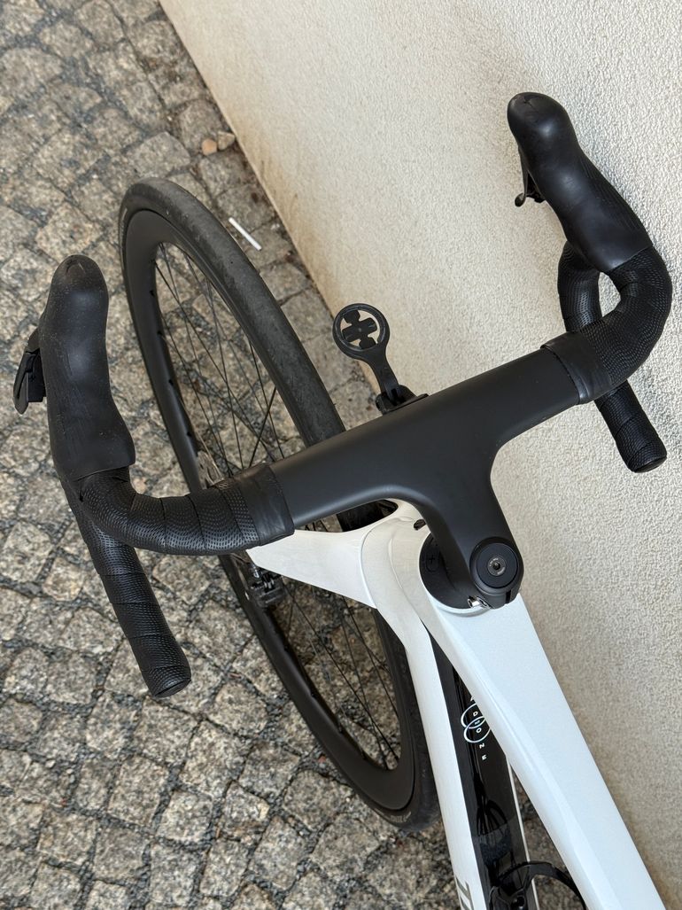 Used Trek Madone SL 6 Gen 8 2025 2025 Road & Gravel, White — image 2 of 26