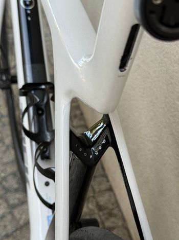 Used Trek Madone SL 6 Gen 8 2025 2025 Road & Gravel, White — image 26 of 26
