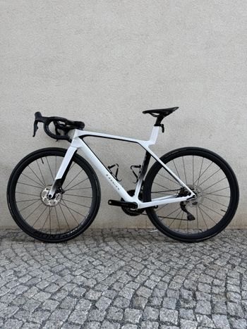 Used Trek Madone SL 6 Gen 8 2025 2025 Road & Gravel, White — image 4 of 26