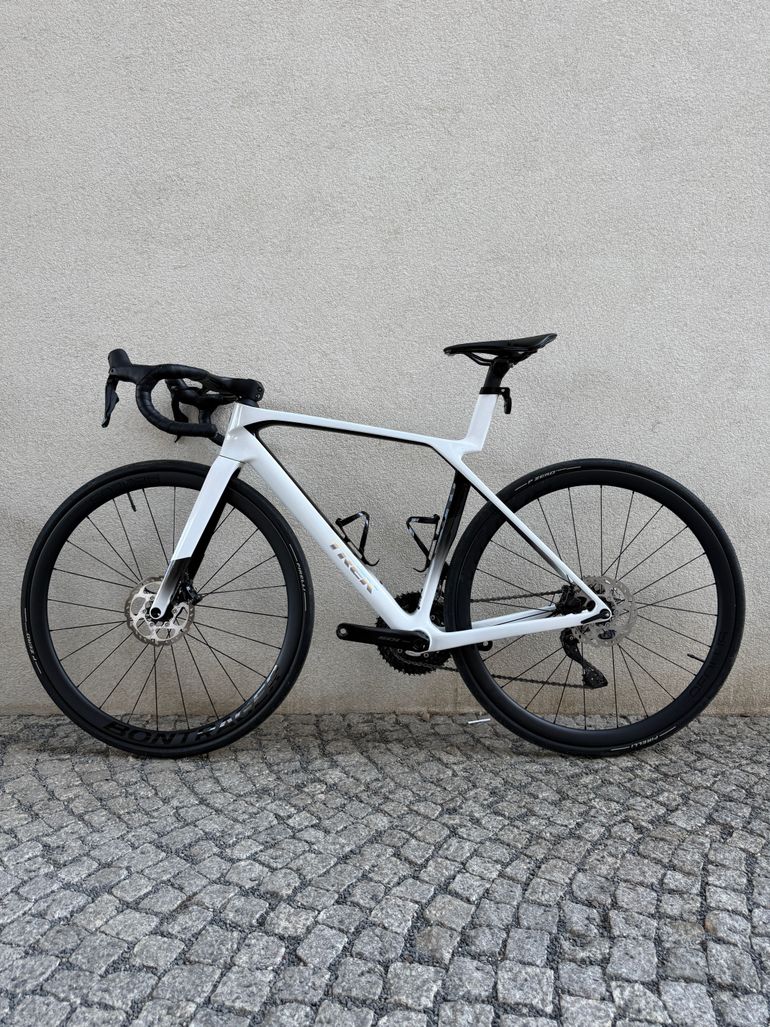 Used Trek Madone SL 6 Gen 8 2025 2025 Road & Gravel, White — image 4 of 26