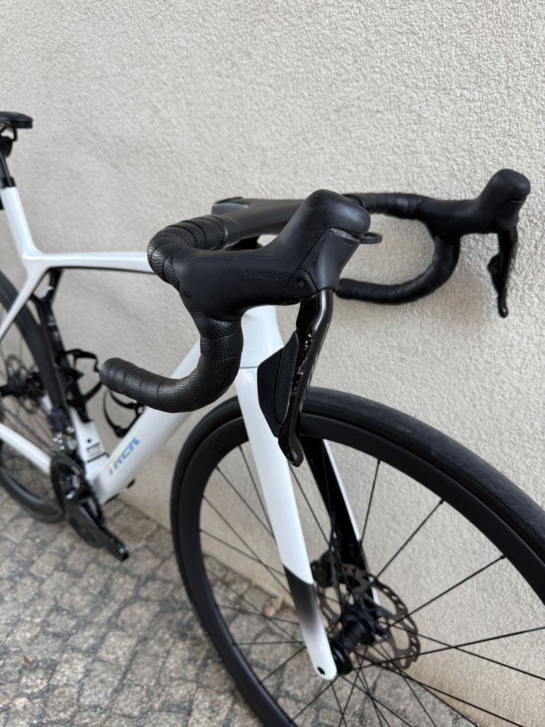 Used Trek Madone SL 6 Gen 8 2025 2025 Road & Gravel, White — image 12 of 26
