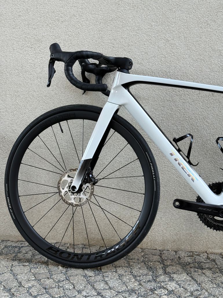 Used Trek Madone SL 6 Gen 8 2025 2025 Road & Gravel, White — image 5 of 26