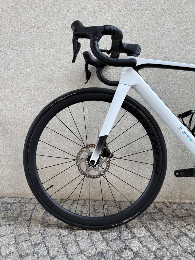 Used Trek Madone SL 6 Gen 8 2025 2025 Road & Gravel, White — image 15 of 26