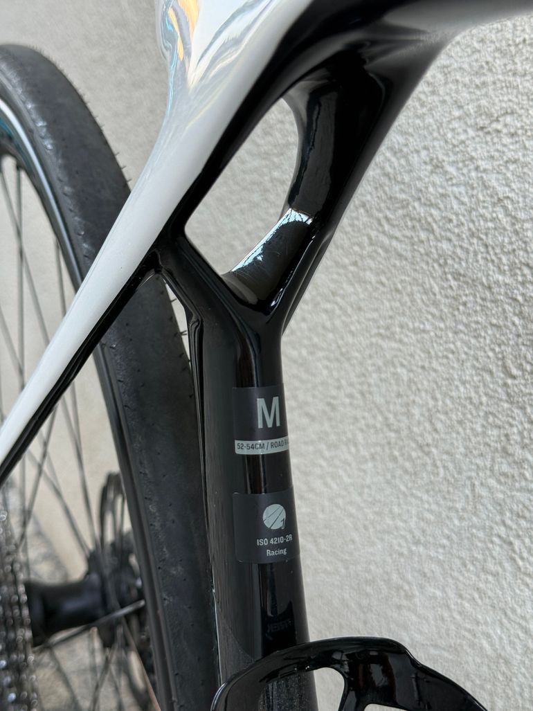 Used Trek Madone SL 6 Gen 8 2025 2025 Road & Gravel, White — image 23 of 26
