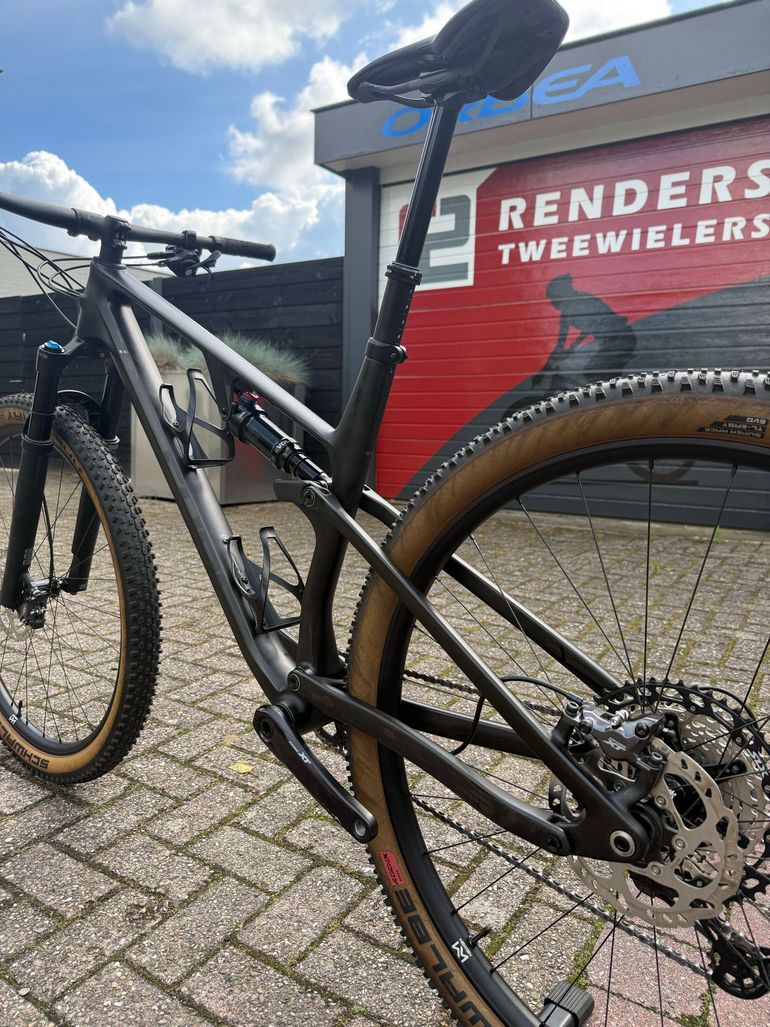 Brugt CUBE AMS ZERO99 C:68X, RACE 29 2025 2025 Mountainbike — billede 5 af 9