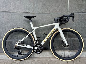 Trek Madone Shimano Dura Ace Di2 2025 Road & Gravel d'occasion