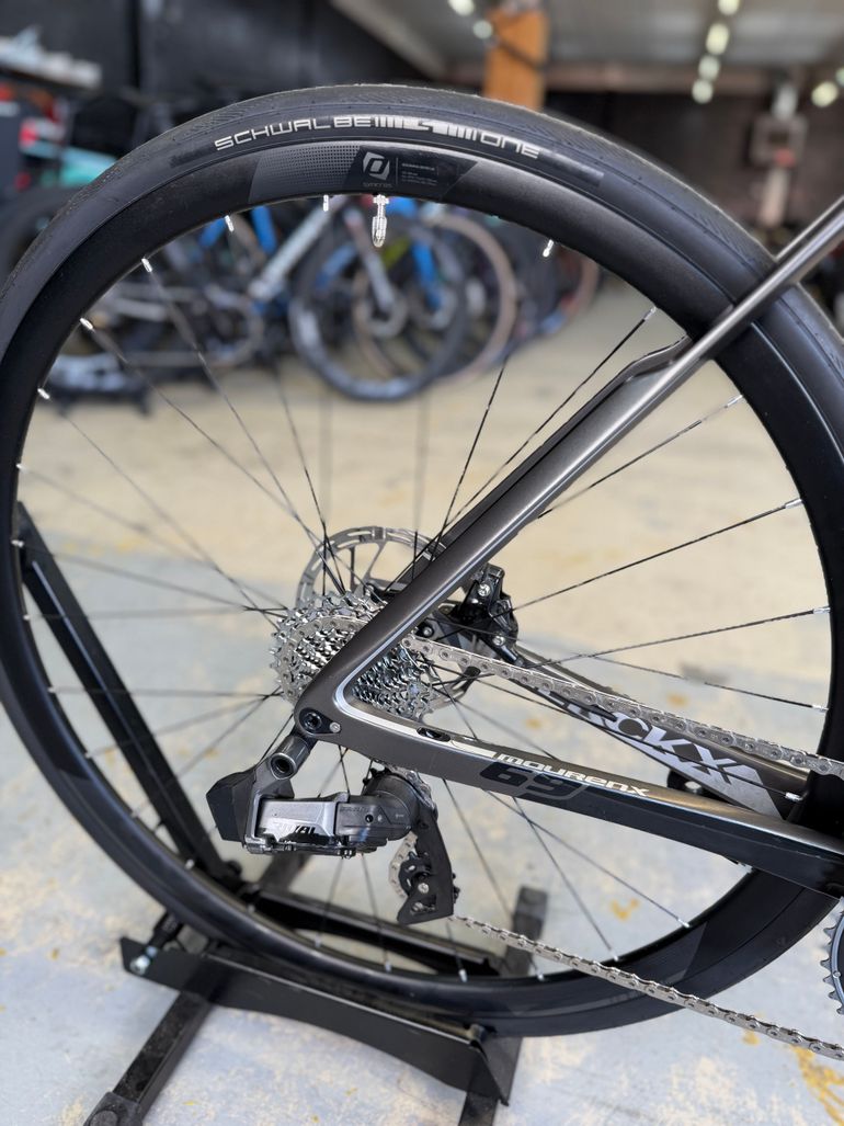 Used Eddy Merckx Mourenx 69 AXS Carbon 2021 Road & Gravel, Light Gray — image 7 of 17