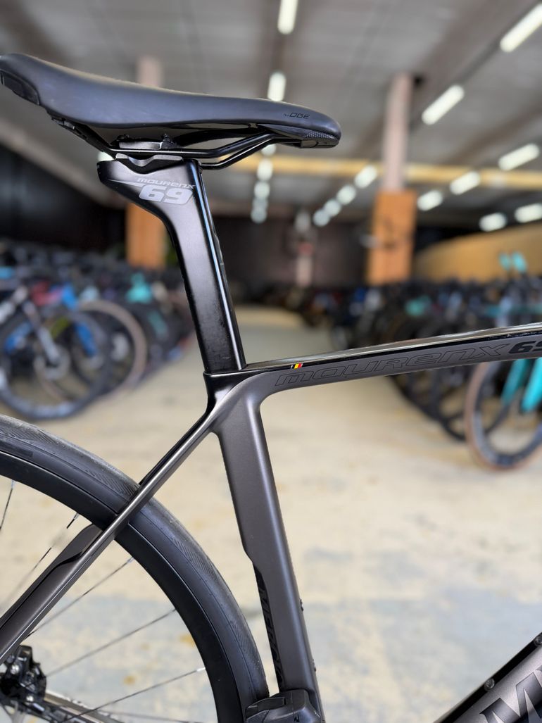 Used Eddy Merckx Mourenx 69 AXS Carbon 2021 Road & Gravel, Light Gray — image 6 of 17