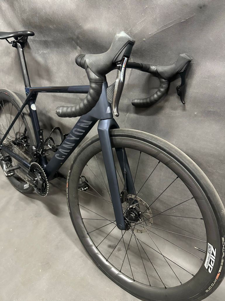 Used Canyon Ultimate CF SLX 8 AXS 2025 2025 Road & Gravel, Blue — image 12 of 20
