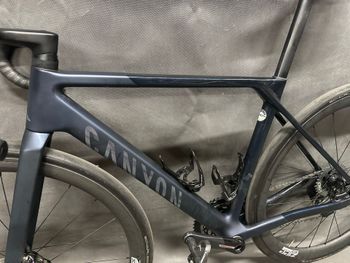 Used Canyon Ultimate CF SLX 8 AXS 2025 2025 Road & Gravel, Blue — image 13 of 20
