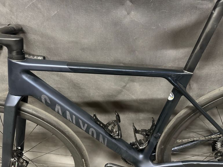 Used Canyon Ultimate CF SLX 8 AXS 2025 2025 Road & Gravel, Blue — image 18 of 20
