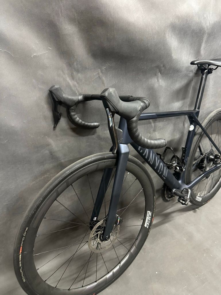 Used Canyon Ultimate CF SLX 8 AXS 2025 2025 Road & Gravel, Blue — image 15 of 20